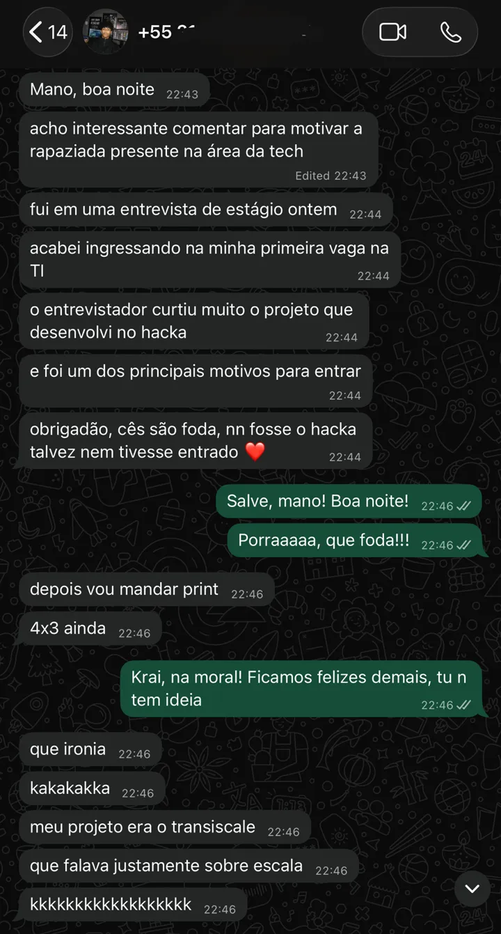 Print de conversa: membro conta que ingressou na primeira vaga de TI e que o projeto do hackathon foi decisivo na entrevista